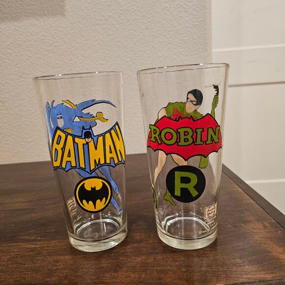 Batman Vtg Pepsi 1966 Collector Glass
Robin Vtg Pepsi 1978 Collector Glass - Picture 1 of 5